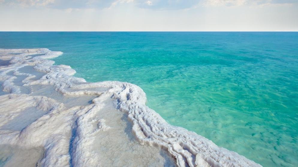 Мертвое море самая низкая. Впадина мертвого моря. Мертвое море Эстетика. Соль в море. Соленое море.