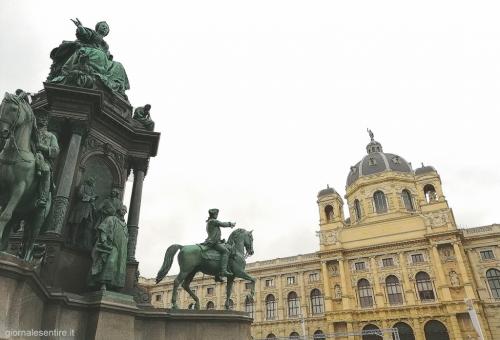 L'edificio situato nella Marie Theresien Platz sulla Ringstrasse di Vienna, sede del Kunst Historisches Museum di Vienna fu concepito e realizzato proprio per ospitare le collezioni imperiali asburgiche.