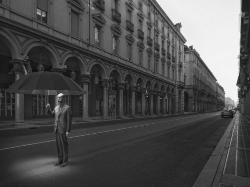 le fotografie della serie Comfortably Numb sono 'visioni' del mondo interiore del fotografo