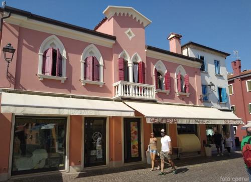 Il centro storico di Caorle, una piccola Venezia in miniatura
