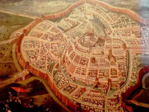 La città fortificata e murata: questa è Udine in una antica mappa