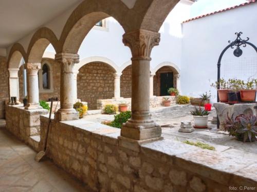 Il chiostro del convento francescano  (foto c.perer)