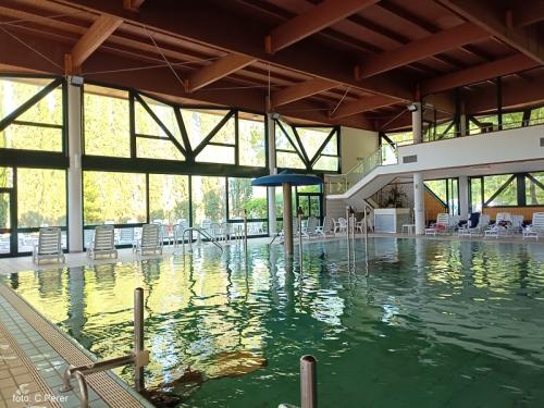 la piscina con acqua termale (foto C.Perer)