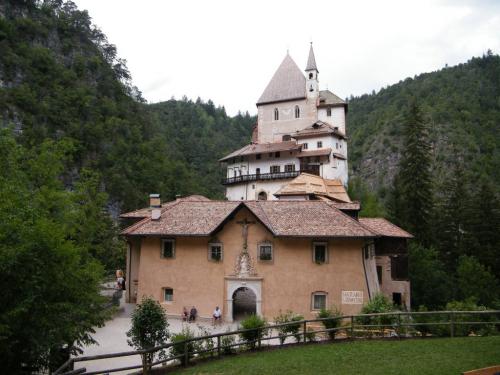 L'eremo punto di arrivo di un cammino che parte nel cuore del Tirolo