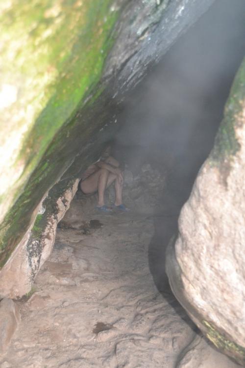 e c'è anche la sauna naturale nella grotta - foto servizio: corona perer