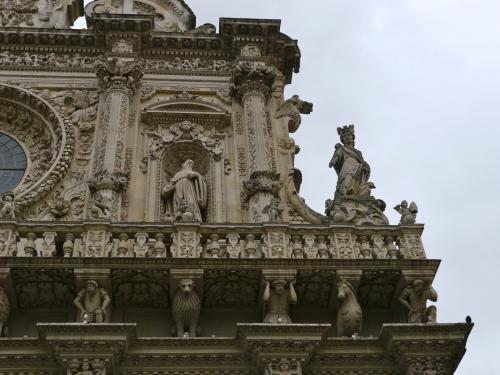 dettaglio dei fregi della Basilica Pontificia minore di Santa Croce