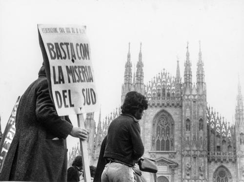 manifestanti dei vari sindacati contro la miseria del Sud