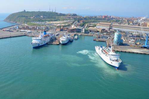 Piombino, partono da questo porto i traghetti verso il Giglio