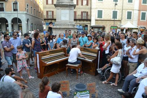 Piano Buskers, meraviglia all'ombra del Savonarola