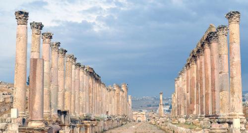 Colonnati e strade celebrano il trionfo dell'architettura romana