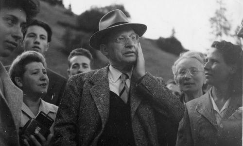 1948 - 24 agosto - Passo di Campolungo (TN) De Gasperi tra la gente del luogo