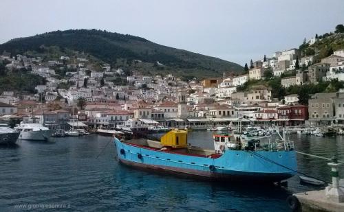 il porticcciolo di Hydra fotoservizio: www.giornalesentire.it