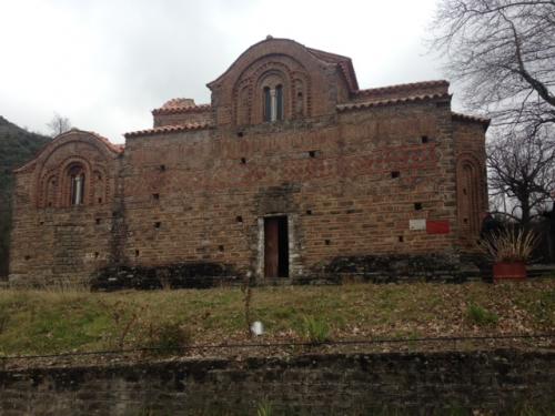 La regione è famosa anche per i monasteri e le chiese bizantine
