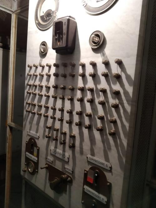 Il complesso sistema di registri ad impulsi elettropneumatici del campanile carillon