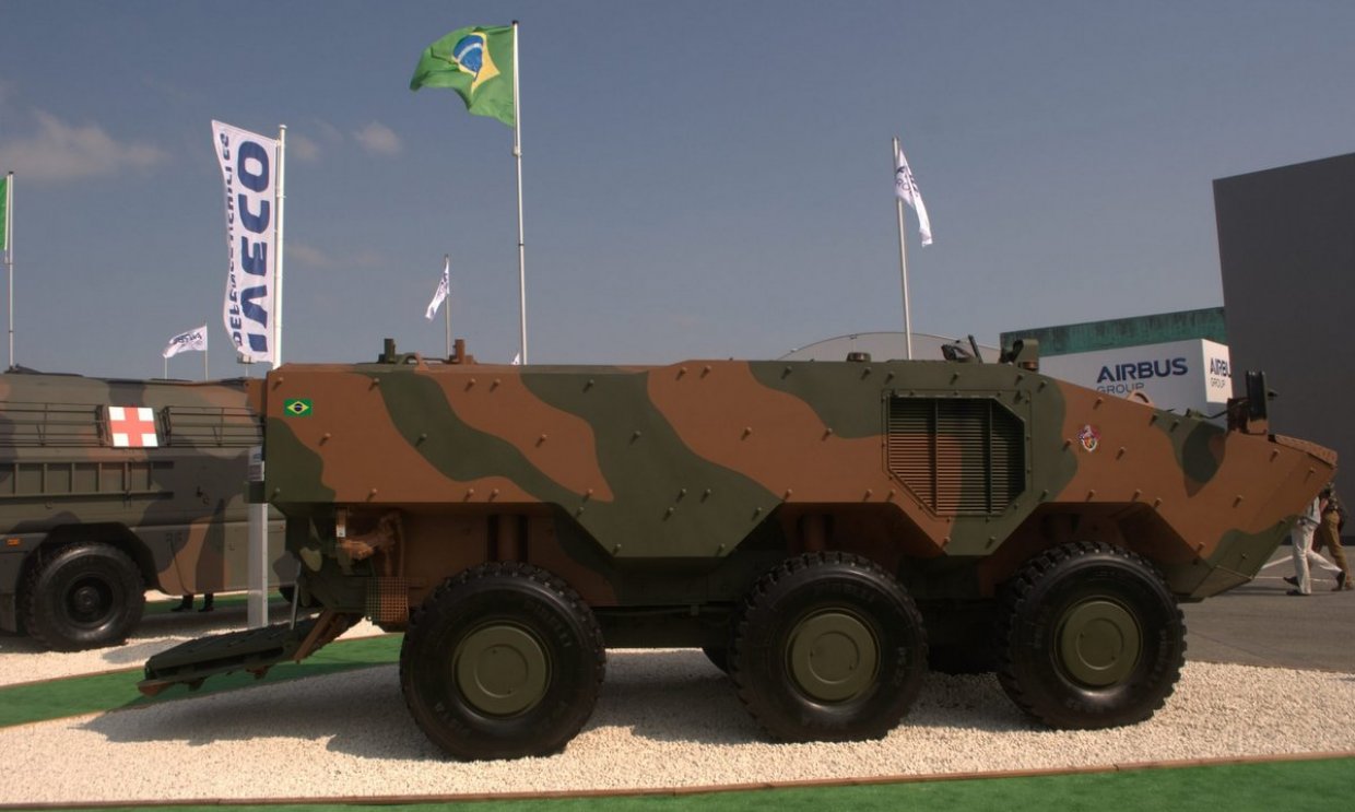 il blindato italiano della Iveco esposto ad una fiera militare in Brasile