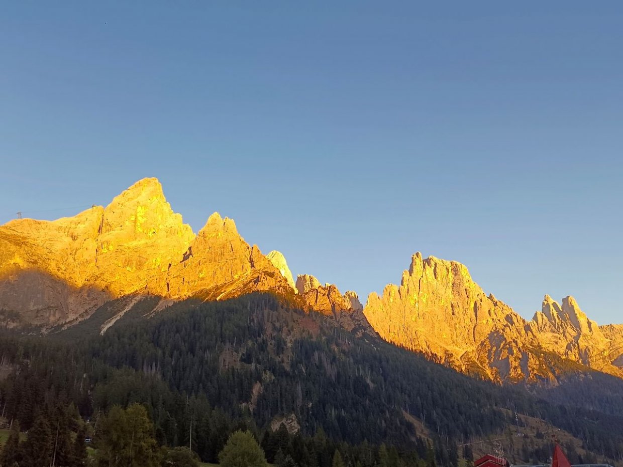 Enrosadira un fenomeno pieno di magia Enrosadira fenomeno pieno di magia Dolomiti Patrimonio Unesco