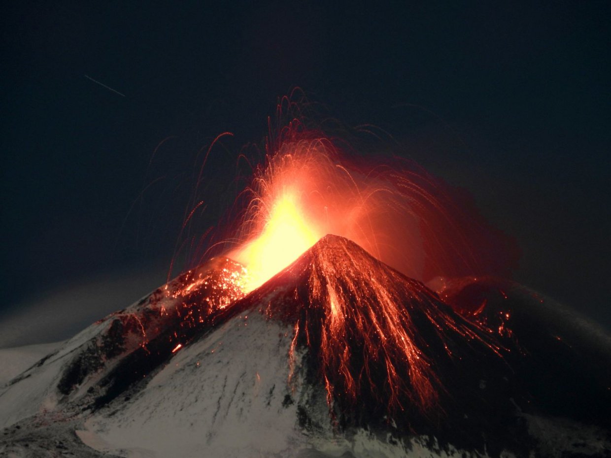Chiusura Aeroporto Catania causa eruzione vulcano Etna Chiusura Aeroporto Catania causa eruzione vulcano Etna